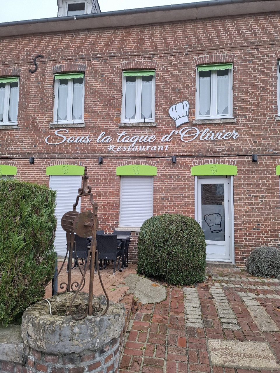 Mise en lumière d'une façade de restaurant